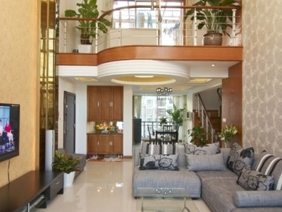 白色隔層裝修效果圖 打造住宅室內(nèi)裝飾的明亮與通透之美